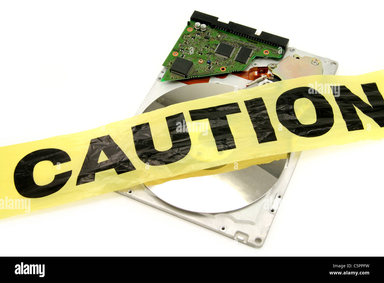 Bande de protection en plastique et disque dur, la criminalité informatique Banque D'Images