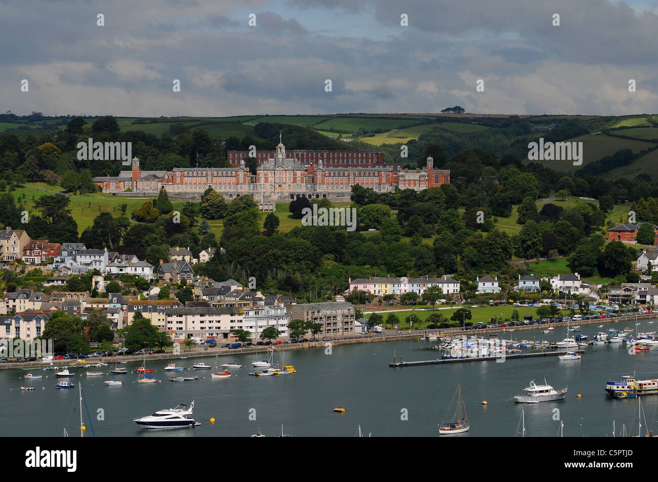 Britannia Royal Naval College (BRNC) est l'établissement de formation initiale d'officiers de la Marine royale, situé sur une colline donnant sur Banque D'Images
