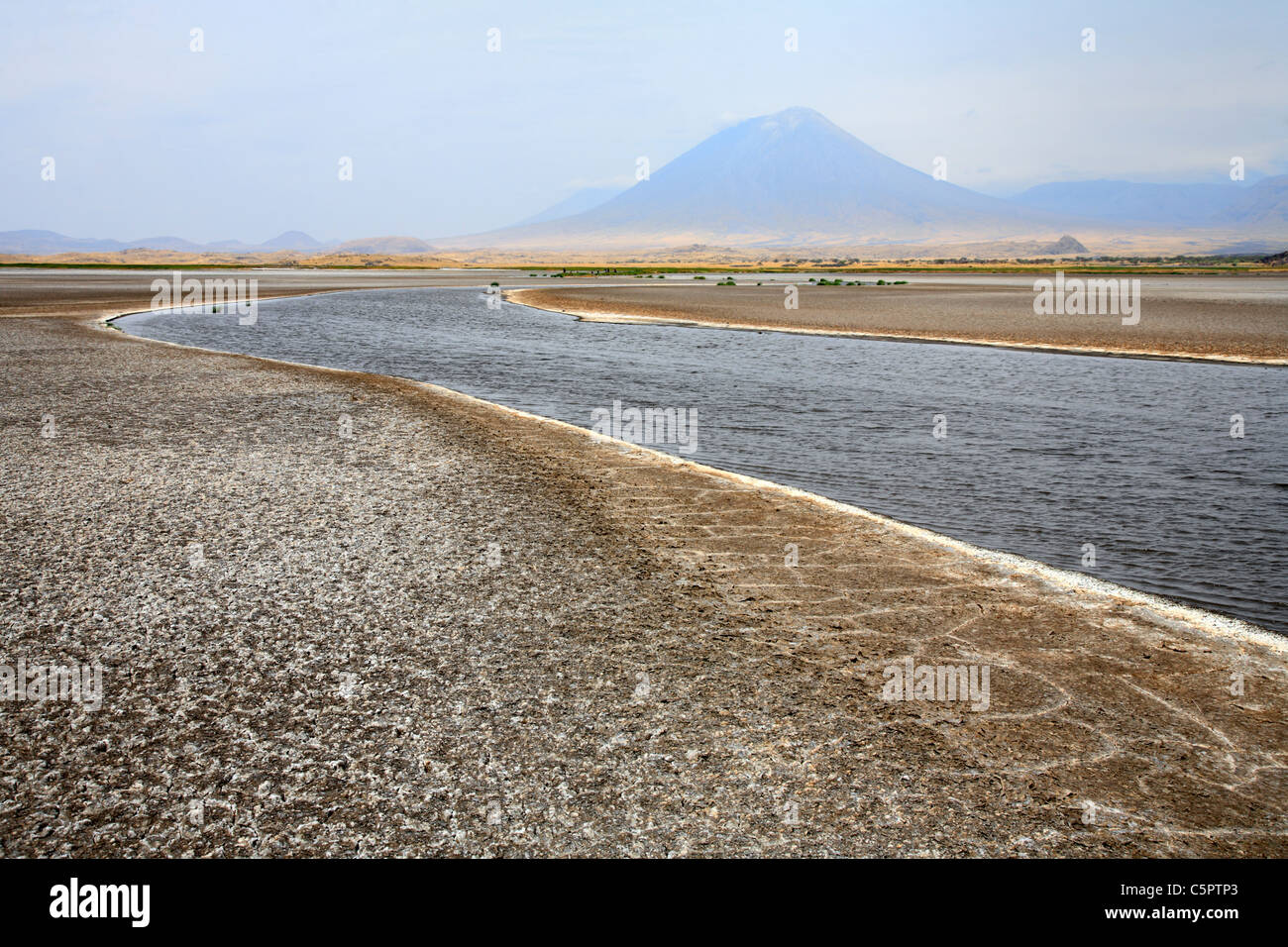 Le lac Natron, en Tanzanie Banque D'Images