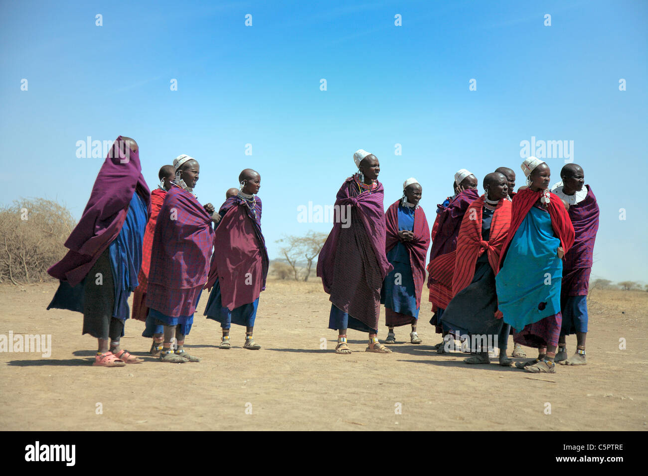 Peuple Maasai Village Maasai, Tanzanie Banque D'Images