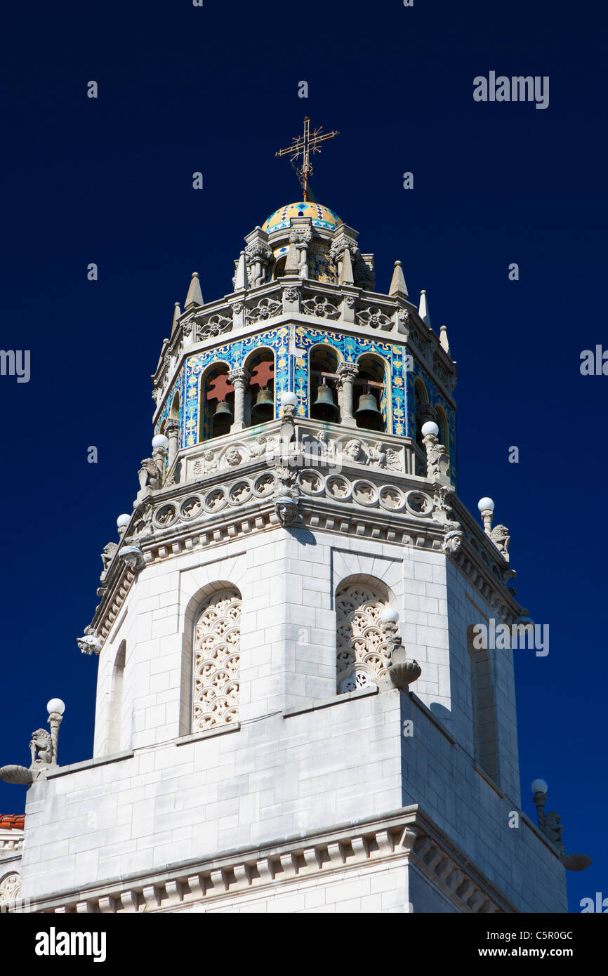 Détail d'un des deux clochers sur haut de Casa Grande, Hearst Castle, San Simeon, California, United States of America Banque D'Images
