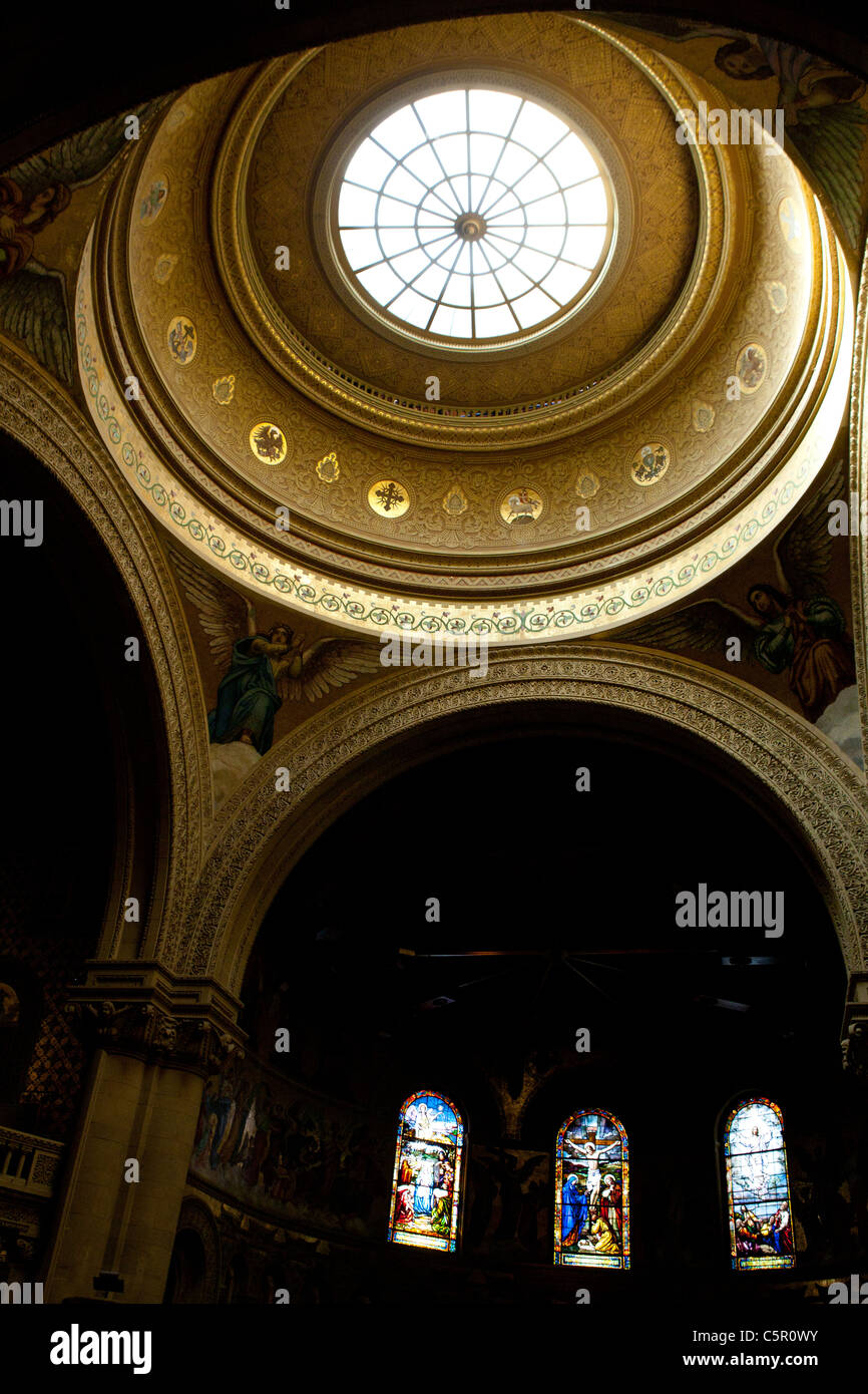 L'intérieur du dome de lumière du ciel et de l'Eglise du Souvenir, de l'Université de Stanford, Stanford, Californie, États-Unis d'Amérique Banque D'Images