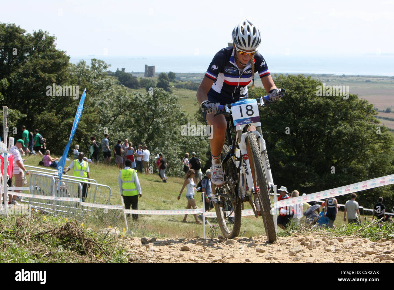 Womens race sur 6 tours. Pauline Ferrand Prevot FRA. La course des femmes. Hadleigh Farm Vtt International. Londres se prépare pour les Jeux Olympiques 2012. Hadleigh Farm. L'Essex. 31/07/2011. Banque D'Images
