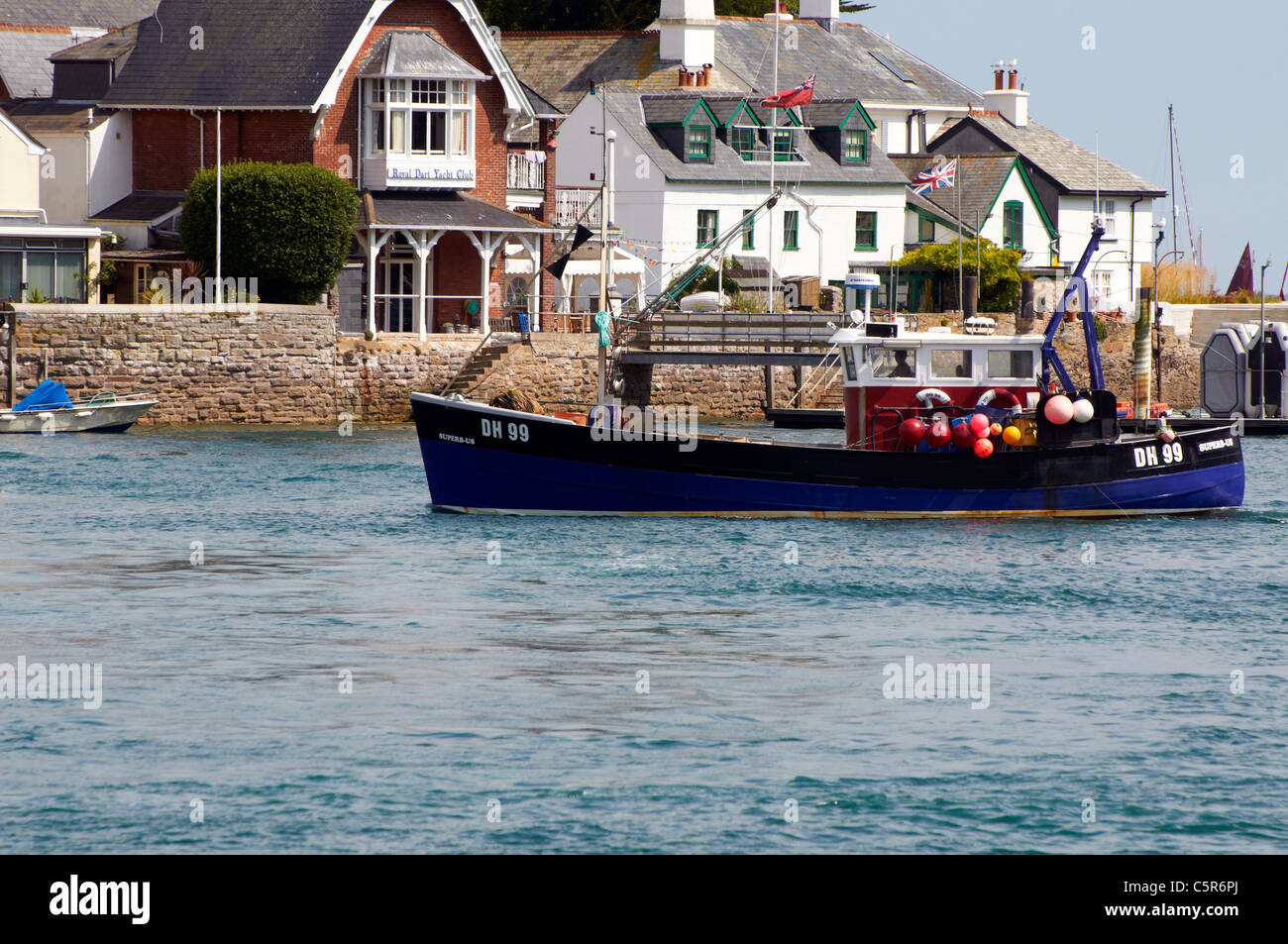 Bateaux de pêche côtière dans le port de Dartmouth, Devon, Angleterre Banque D'Images