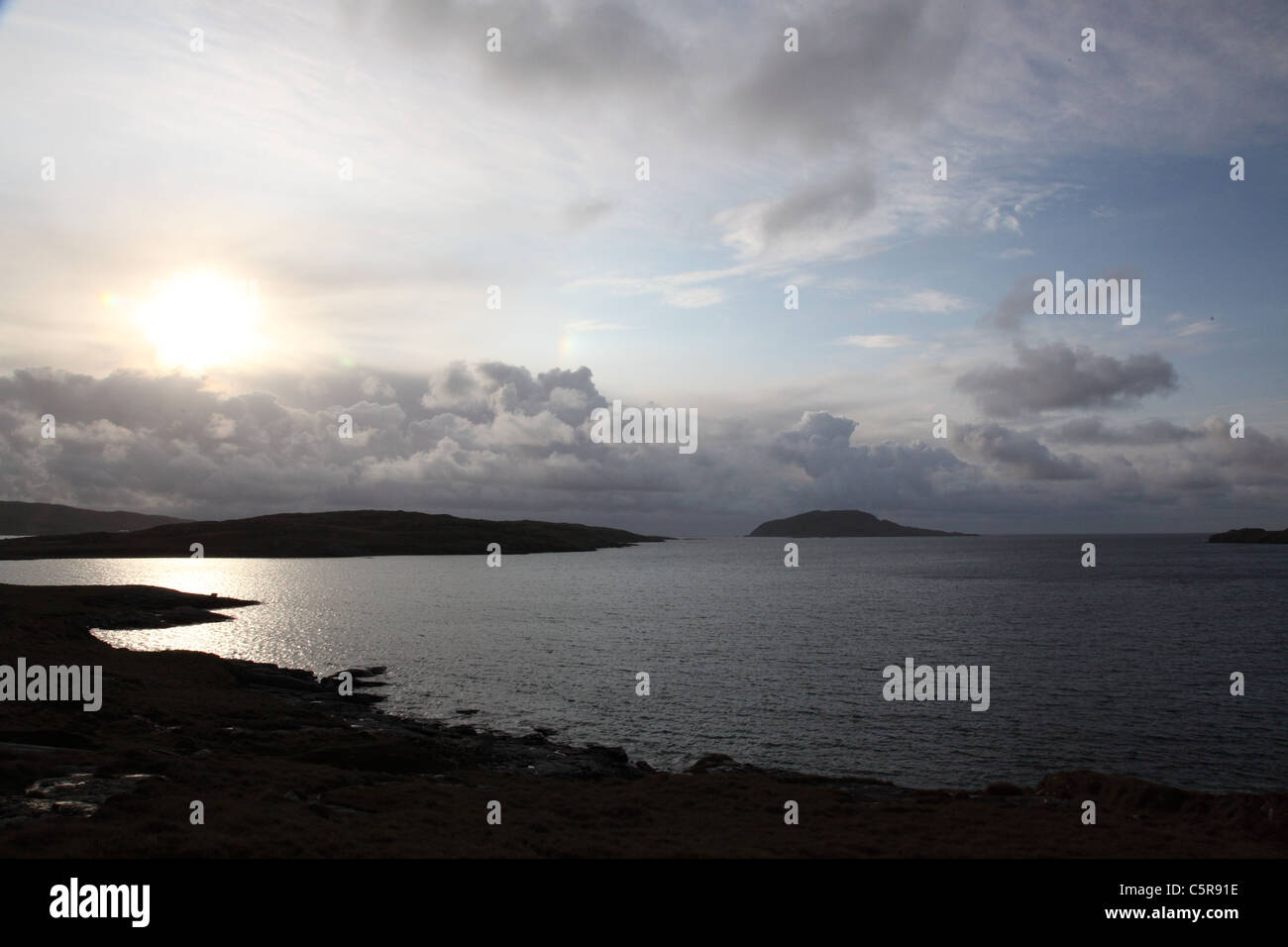 Sundog vu après l'aube de l'île de Barra au début de l'été Banque D'Images