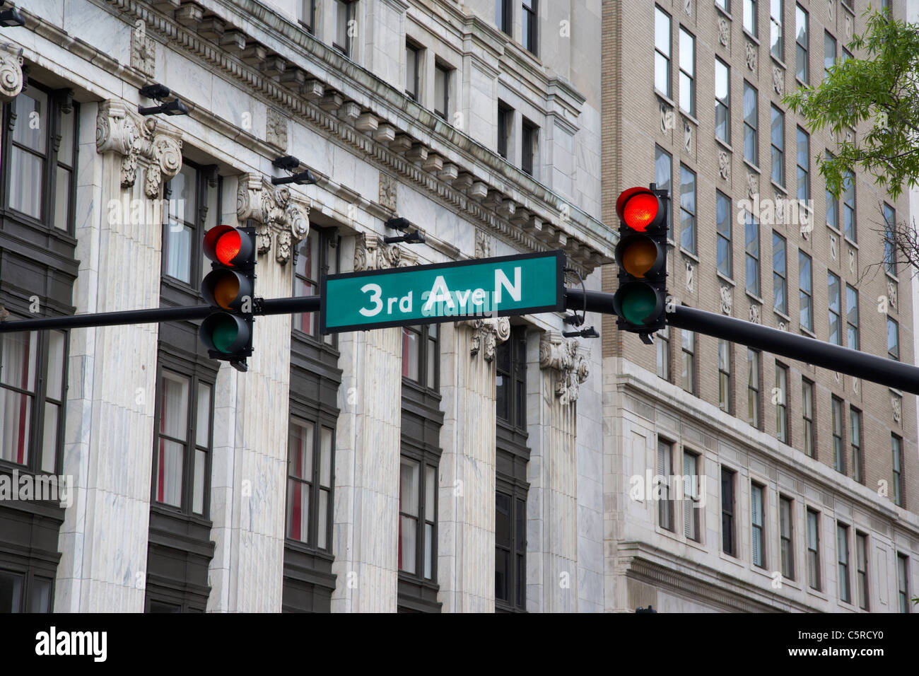 3e avenue nord roadsign avec feux rouges au centre-ville de Nashville Tennessee USA Banque D'Images