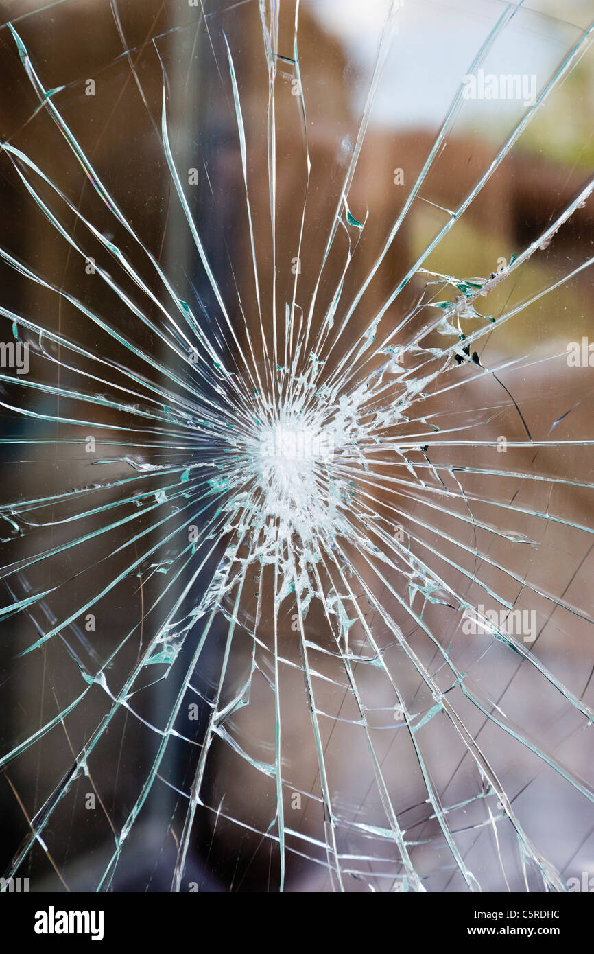 Allemagne, Close up of Broken Glass Window Banque D'Images