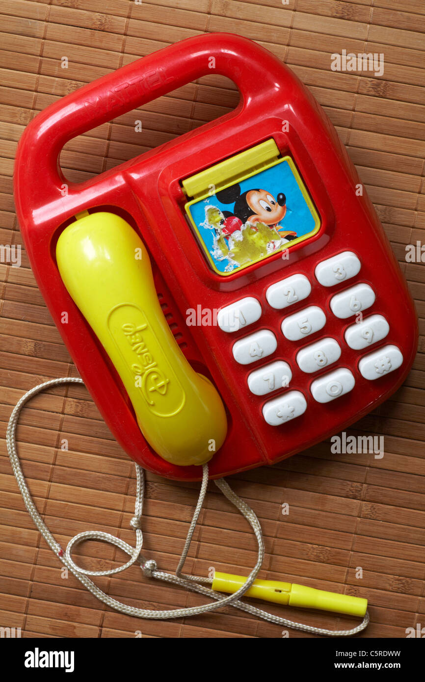 Téléphone jouet en plastique, Red Mattel Disney Mickey Mouse Childs  téléphone - Royaume-Uni Photo Stock - Alamy