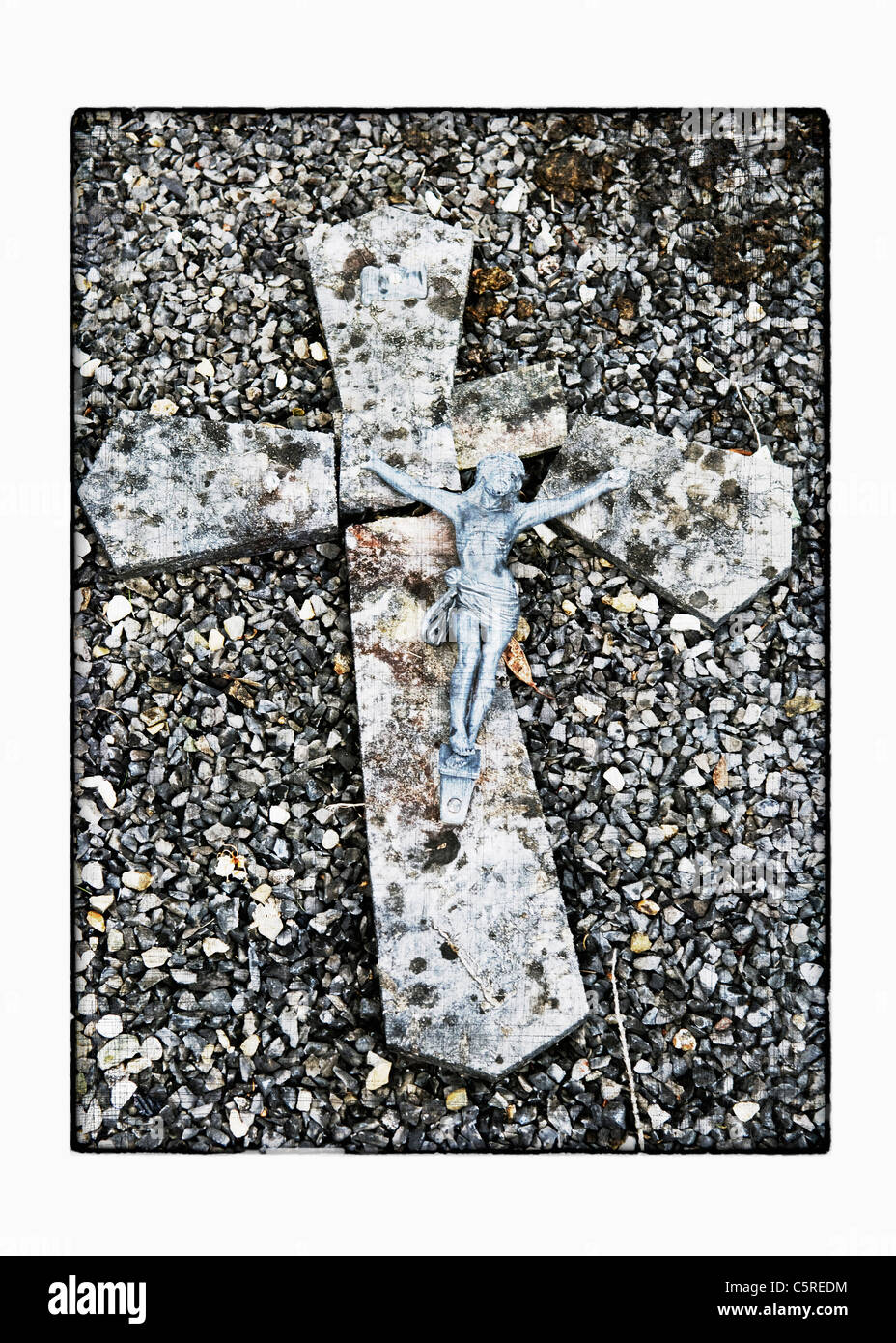 Alsace, France, Casse de crucifix sur pierres tombales Banque D'Images
