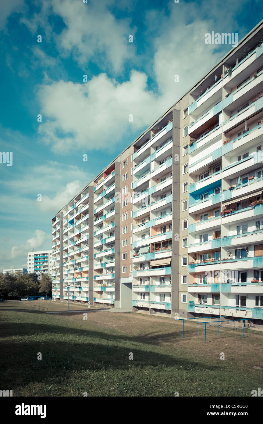 Immeuble préfabriqué dans le style rétro des années 70 et 80, l — free download
