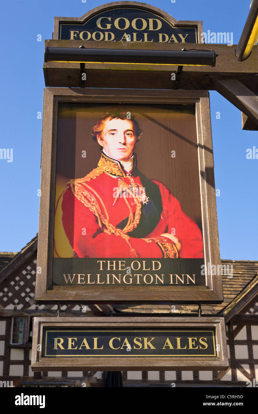 Vieille enseigne de pub Wellington, Manchester, Angleterre Banque D'Images