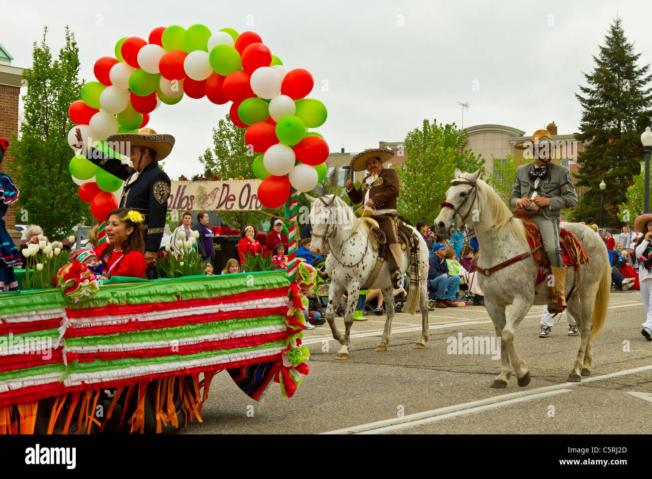 Le défilé de la musique au festival le Temps des tulipes en Hollande, au Michigan, aux États-Unis. Banque D'Images