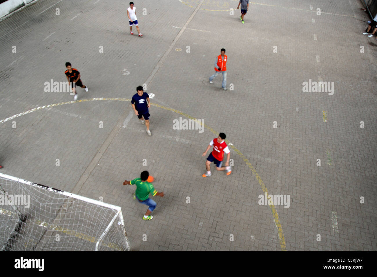 Street Soccer sur cours de béton Banque D'Images