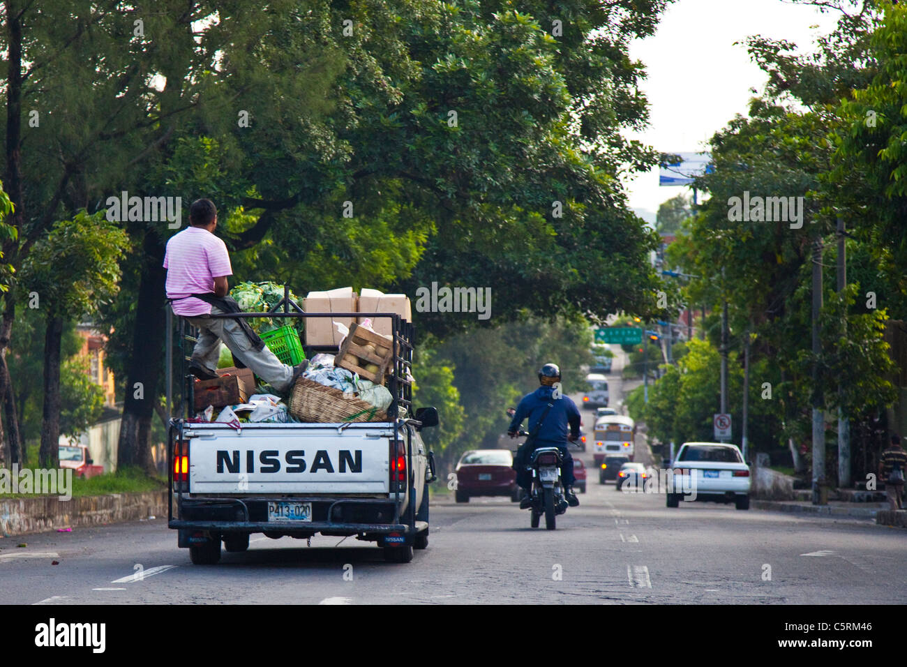 Le trafic du matin à San Salvador, El Salvador Banque D'Images