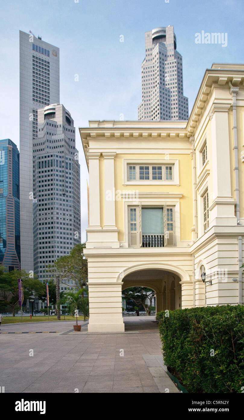 Musée de la civilisation asiatique à la rivière Singapour, tours de bureaux à l'arrière, à Singapour, en Asie du Sud-Est, l'Asie Banque D'Images