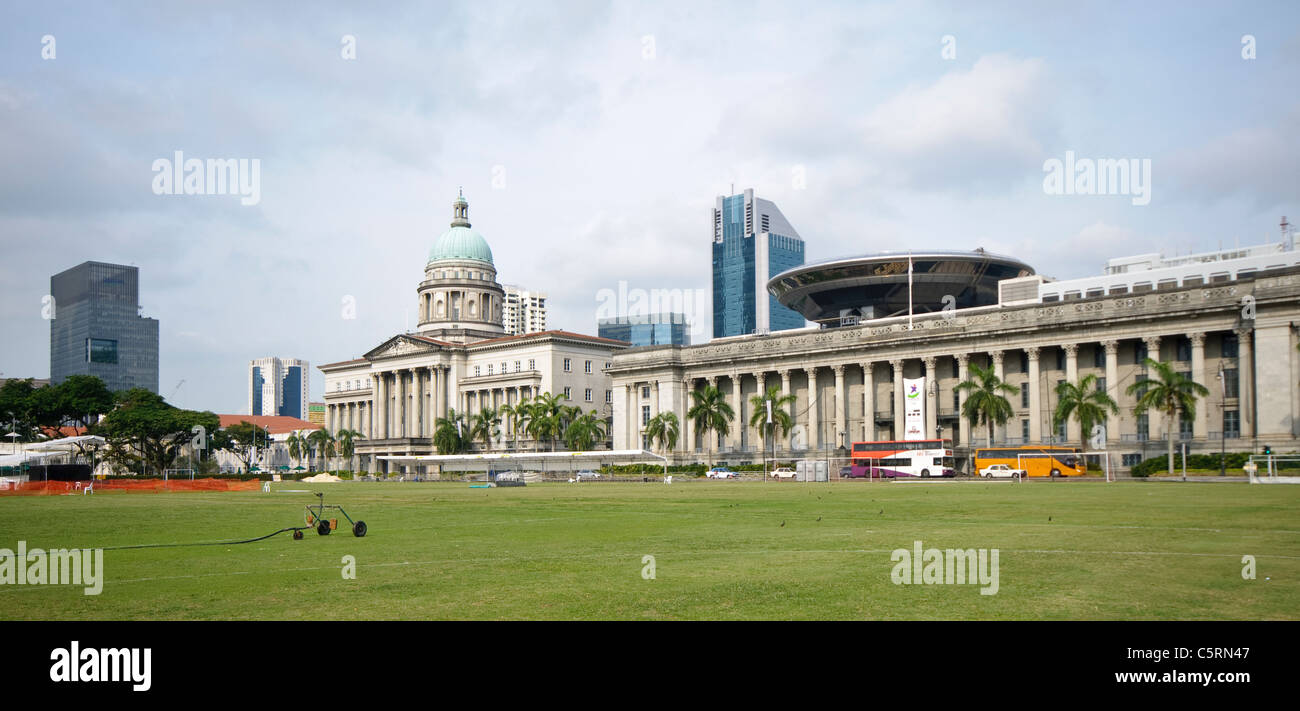 Nouveau bâtiment du Parlement européen et ancien bâtiment de la Cour suprême, à Singapour, en Asie du Sud-Est, l'Asie Banque D'Images