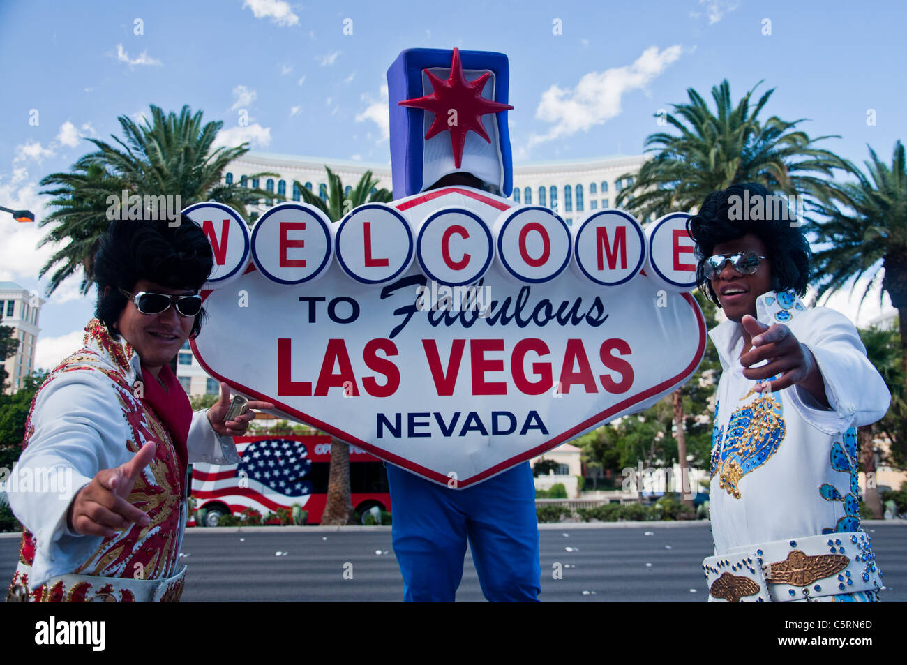 Les imitateurs d'Elvis avec Bienvenue à Las Vegas, Las Vegas, Nevada, USA Banque D'Images Les imitateurs d'Elvis avec Bienvenue à Las Vegas, Las Vegas, Nevada, USA Banque D'Images
