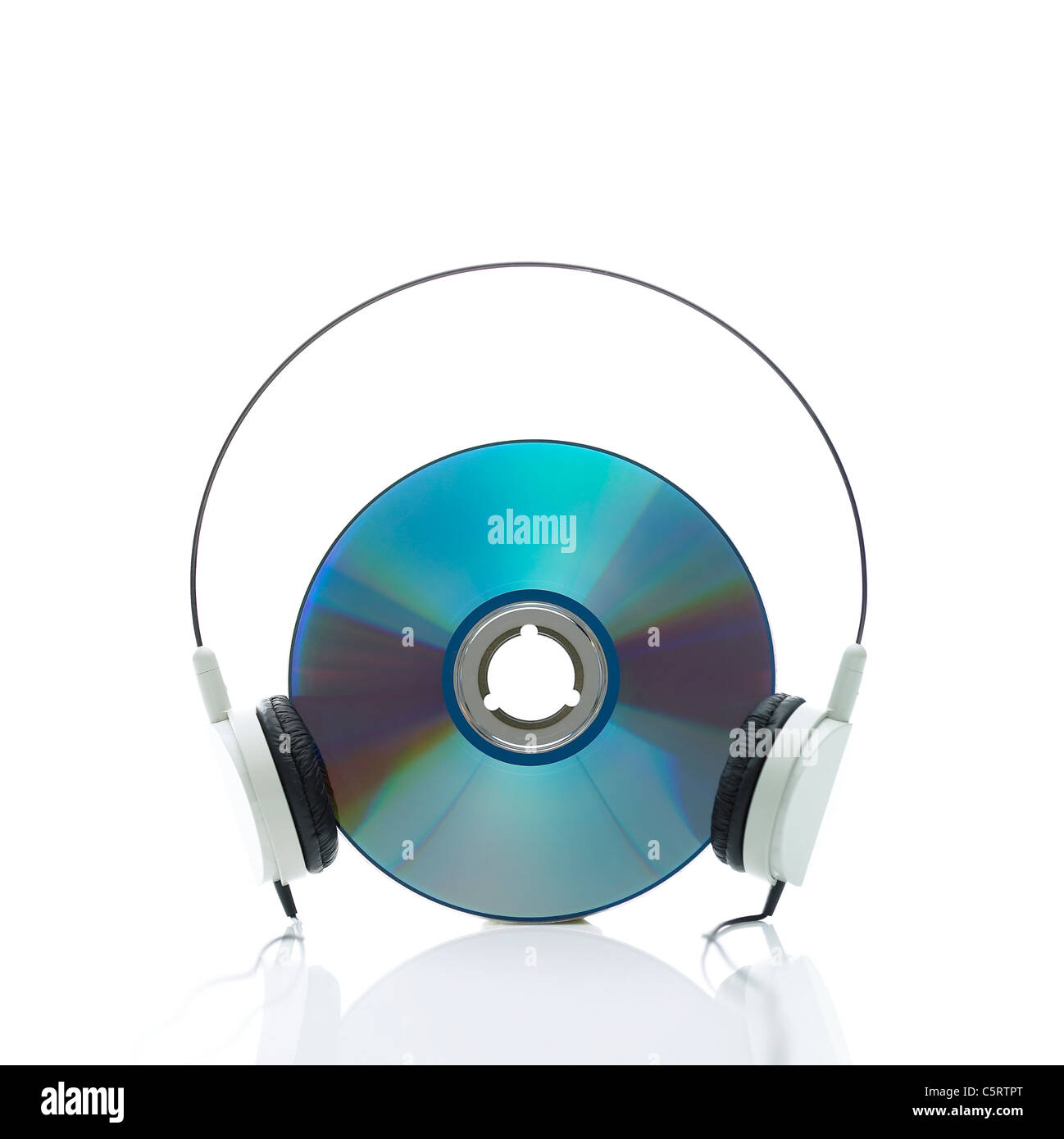 Un casque d’écoute sur CD Banque D'Images