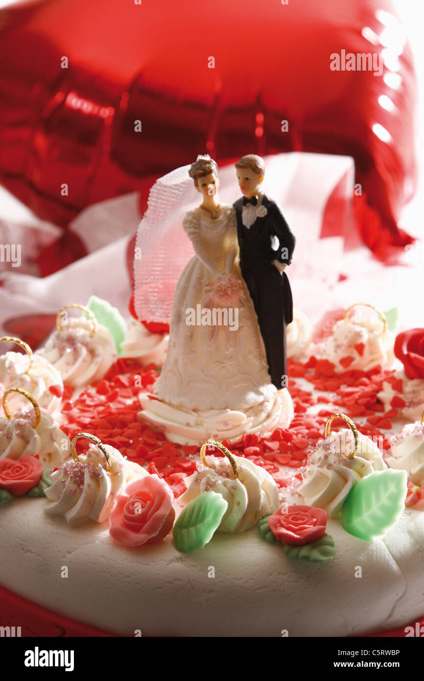 Wedding Cake topper avec Bride and Groom Banque D'Images