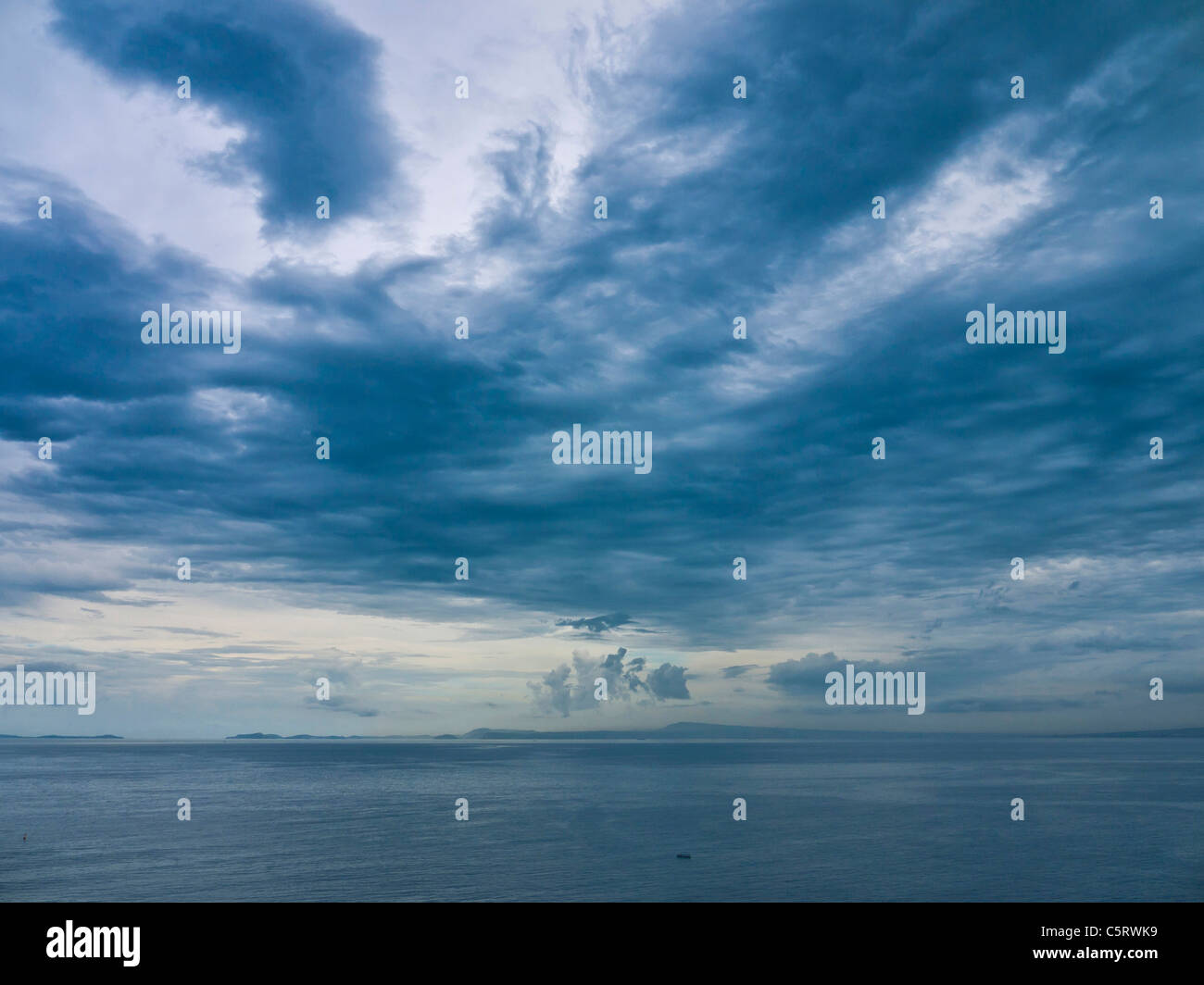 Le sud de l'Italie, la Côte Amalfitaine, Piano di Sorrento, vue du ciel nuageux en mer Banque D'Images