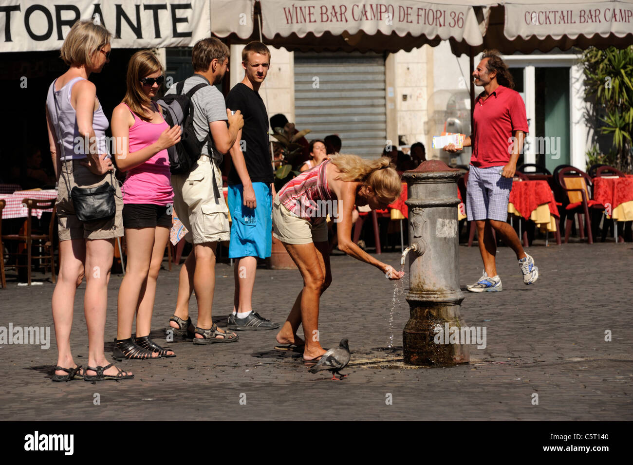 Italie, Rome, Campo de' Fiori, fontaine d'eau Banque D'Images