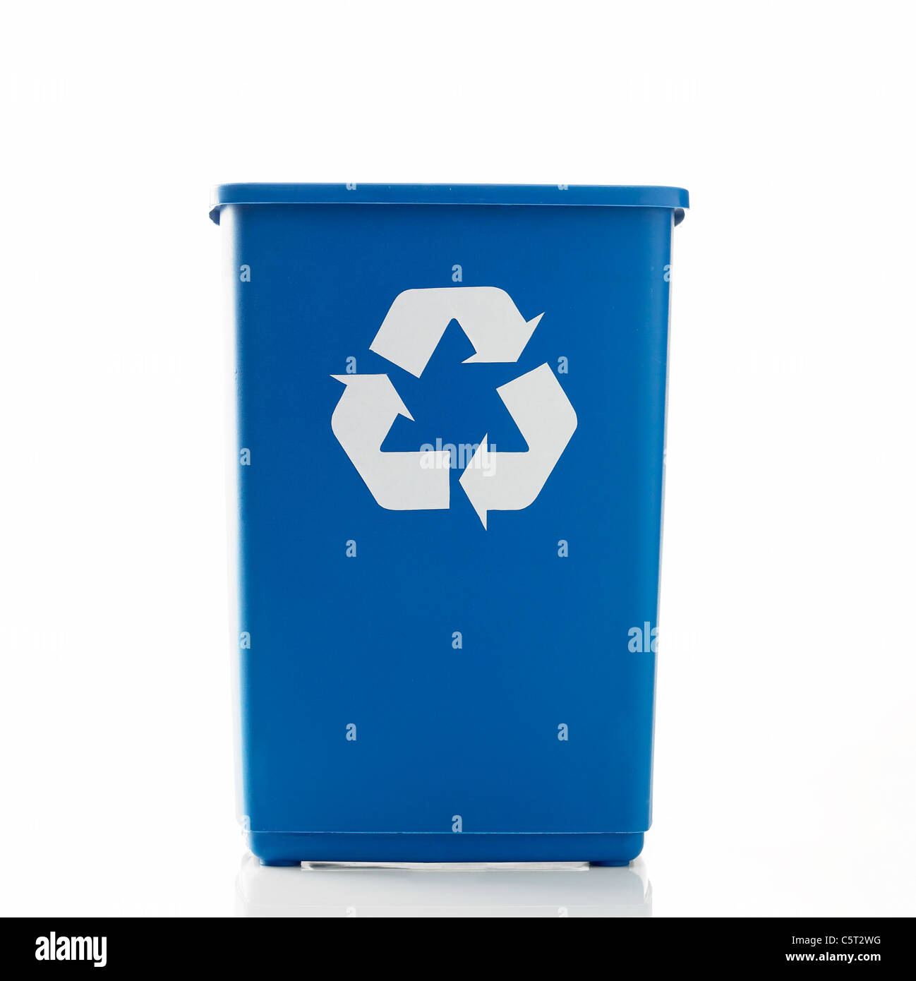 Corbeille de recyclage bleu Banque D'Images