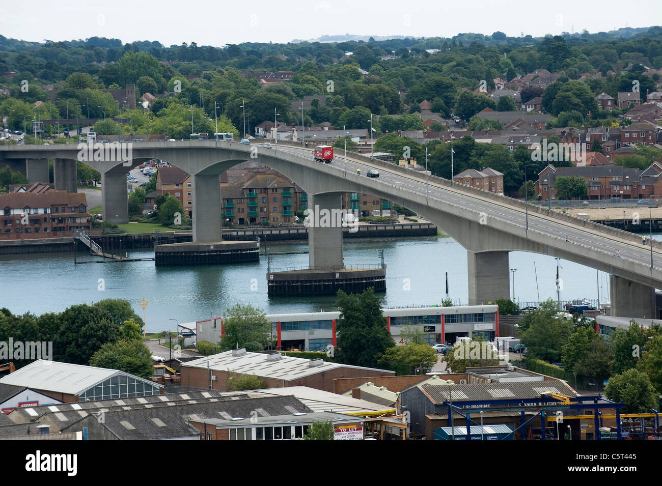 Vue aérienne du pont à péage Itchen, Southampton, Angleterre Banque D'Images
