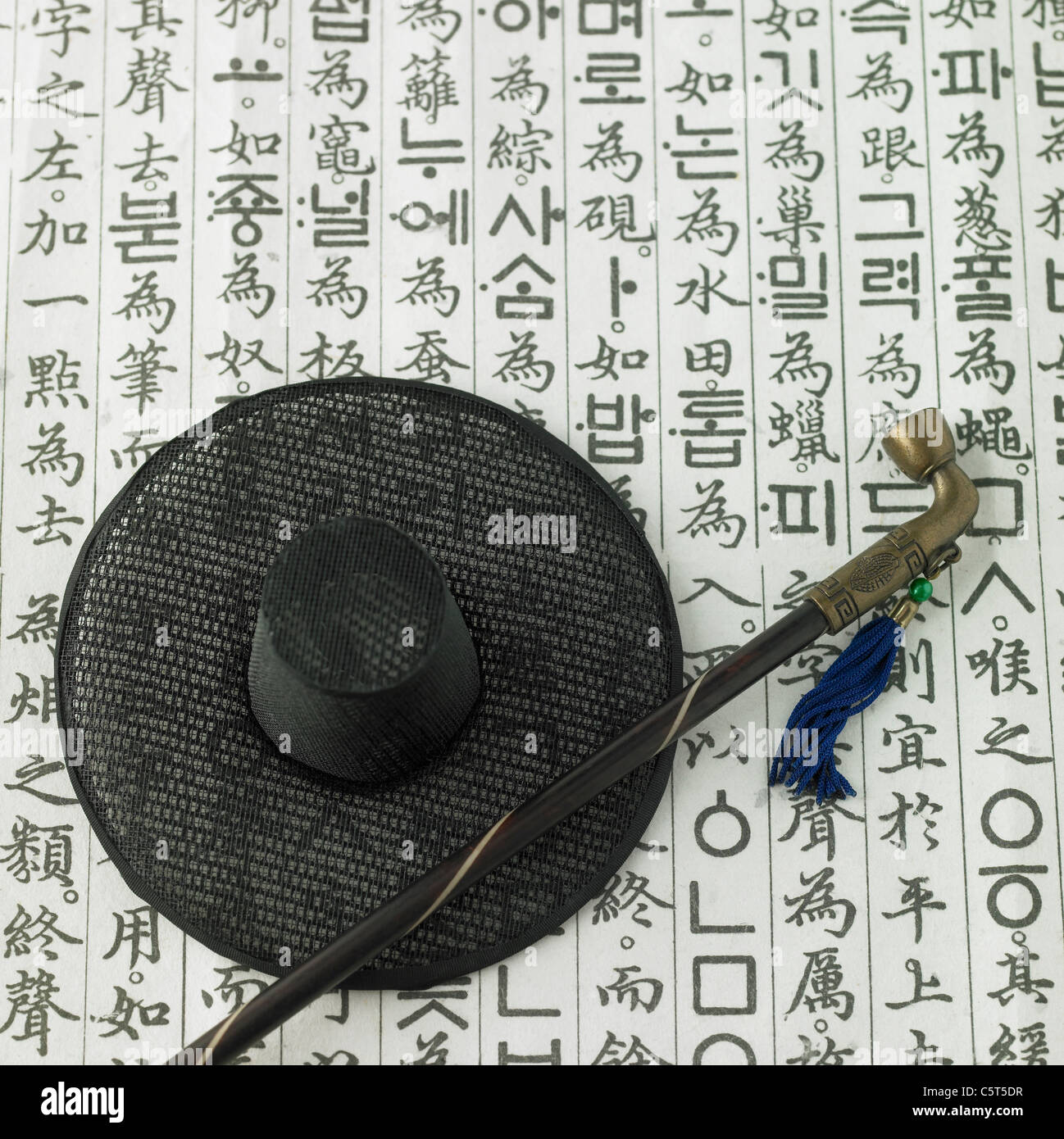 Chapeau traditionnel coréen et pipe Banque D'Images