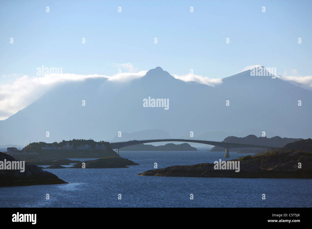 La Norvège, les îles Lofoten, Gimsoystraumbrua Bridge Banque D'Images
