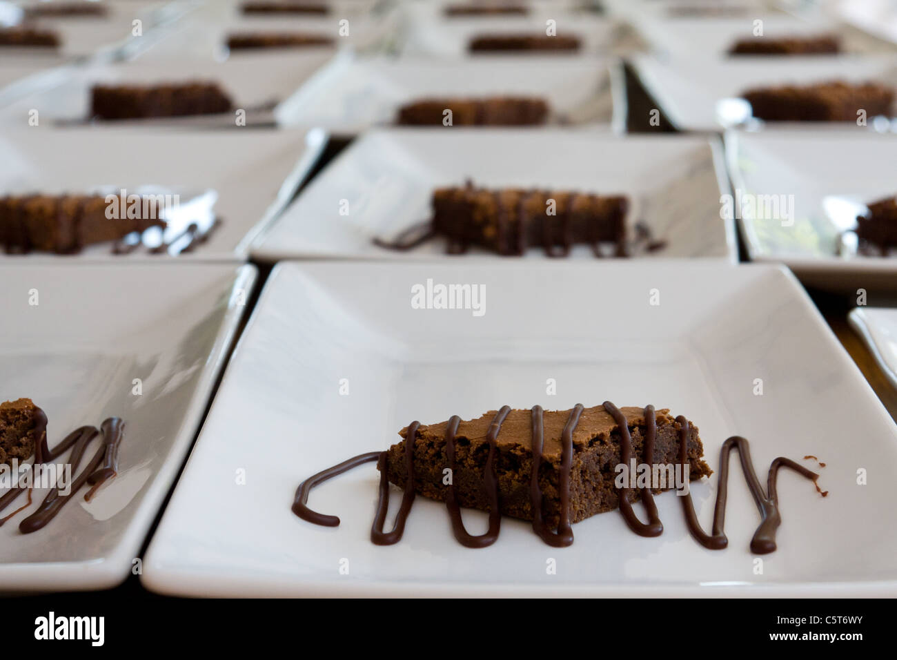 Mini Plateau Dessert : Gâteau fondant au chocolat Banque D'Images