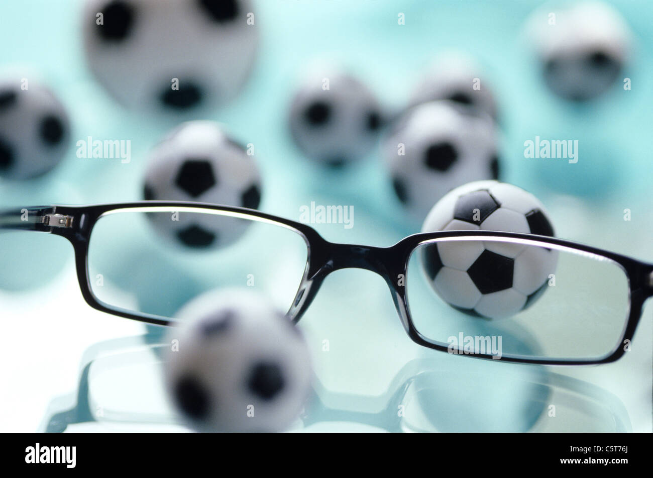Les lunettes et les Ballons Jouets Banque D'Images