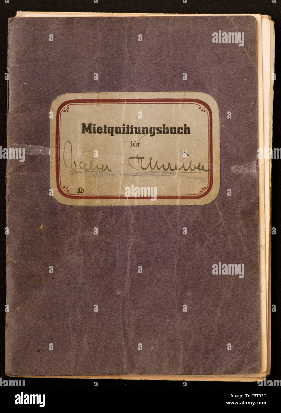 Louer vieux livre, close-up Banque D'Images