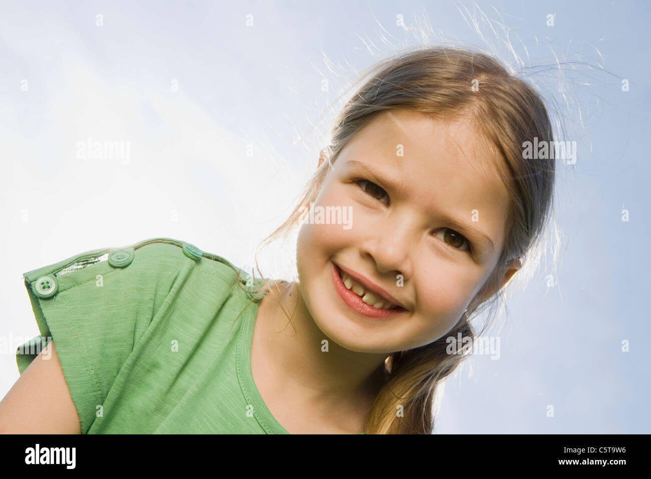 Germany, Bavaria, Munich, Portrait of a Girl (6-7), close-up Banque D'Images