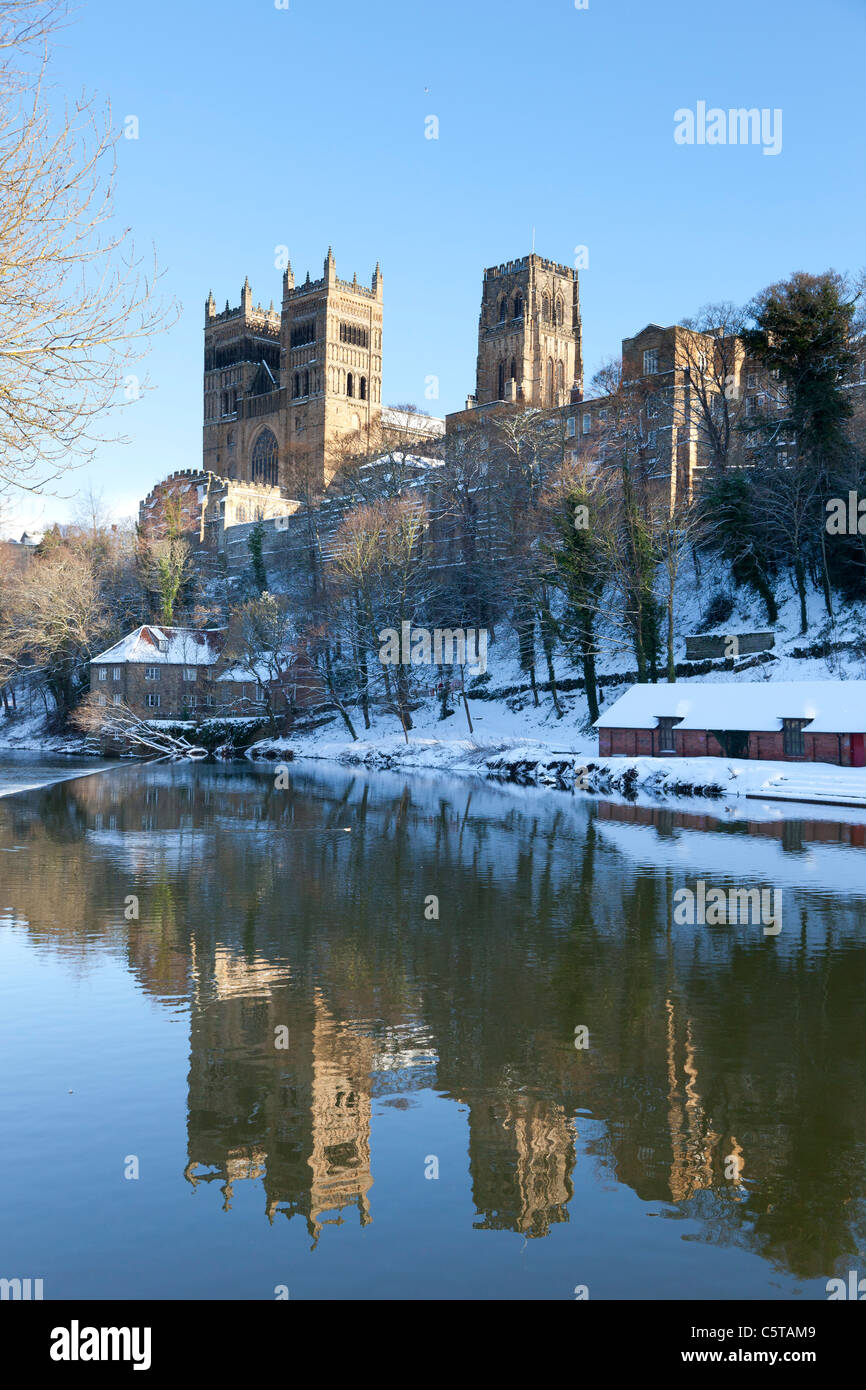 Cathédrale de Durham dans la neige de l'hiver England UK Banque D'Images