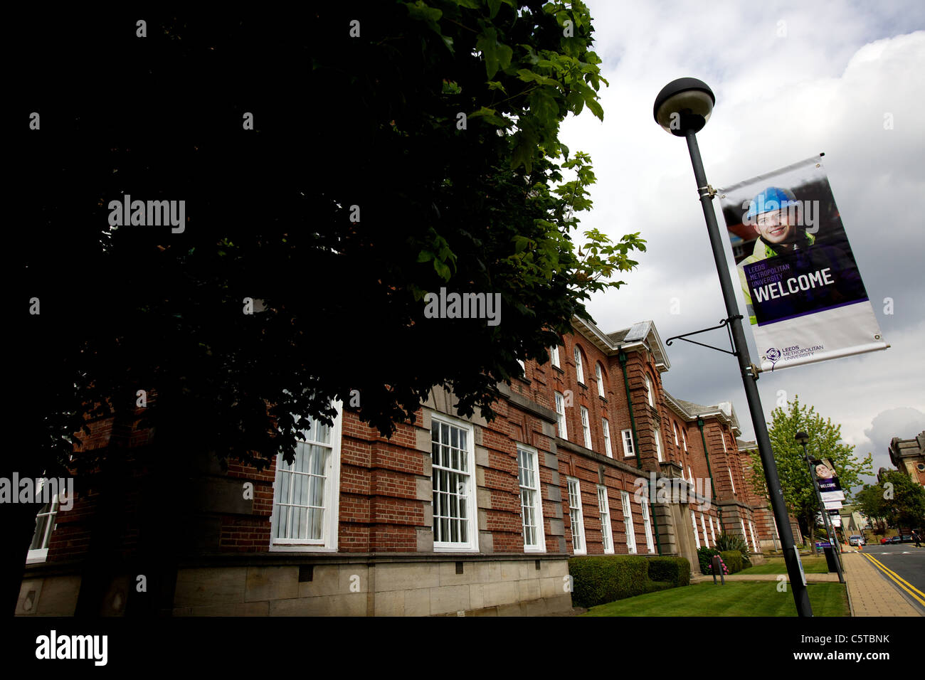 L'Université Métropolitaine de Leeds panneau de bienvenue. Août 2011, campus, Headingley Carnegie Banque D'Images