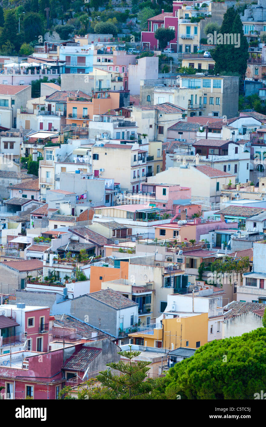 Maisons sur la colline à Taormina Sicile Italie Banque D'Images