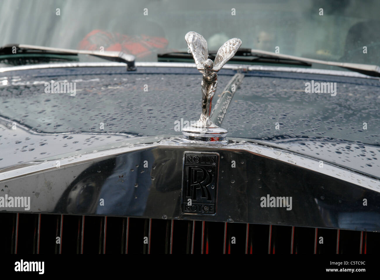 Spirit of ecstasy : une statue de la marque automobile Rolls-Royce mascotte. Banque D'Images