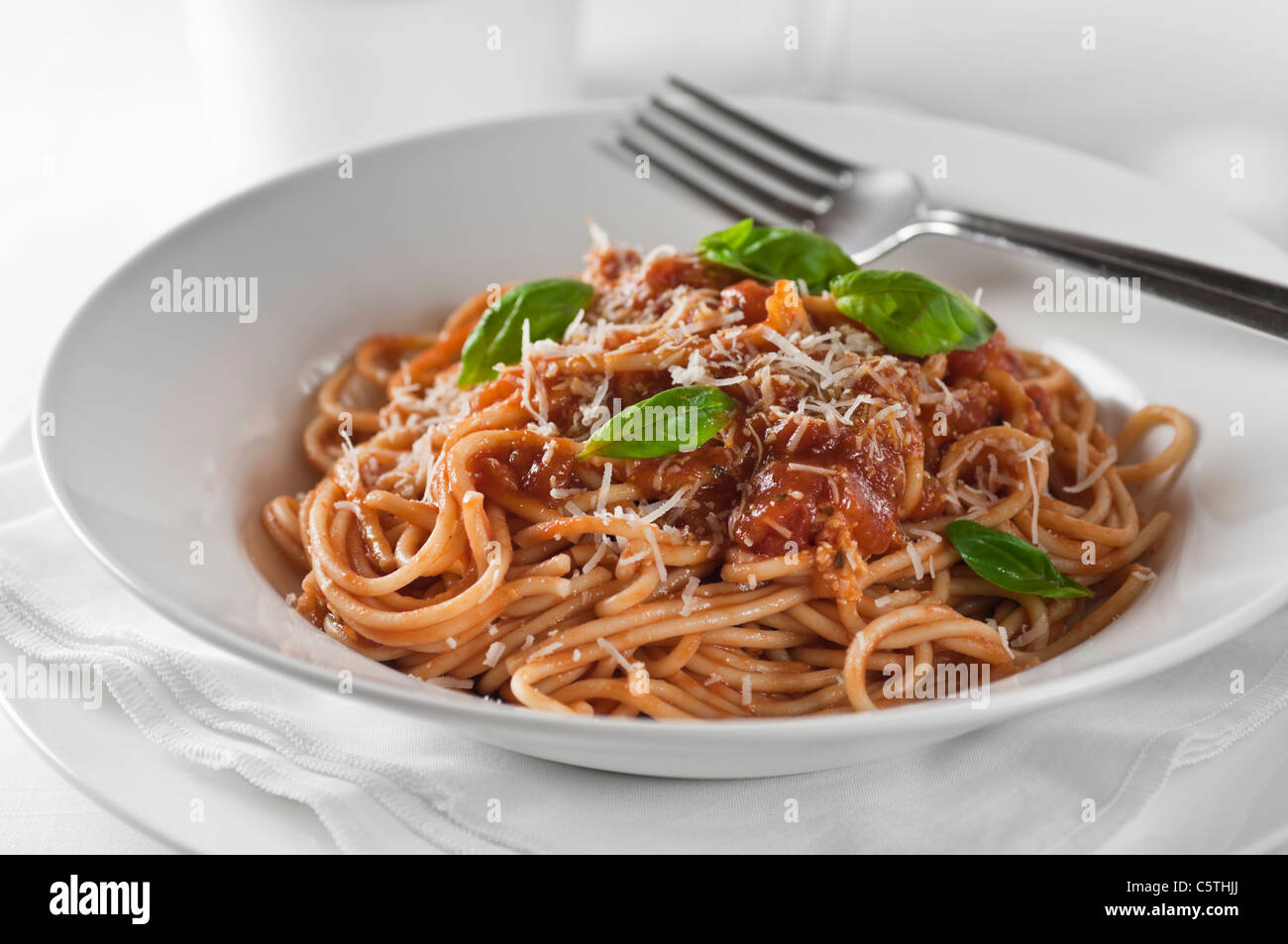Spaghetti. Spaghettis à la sauce tomate. Banque D'Images