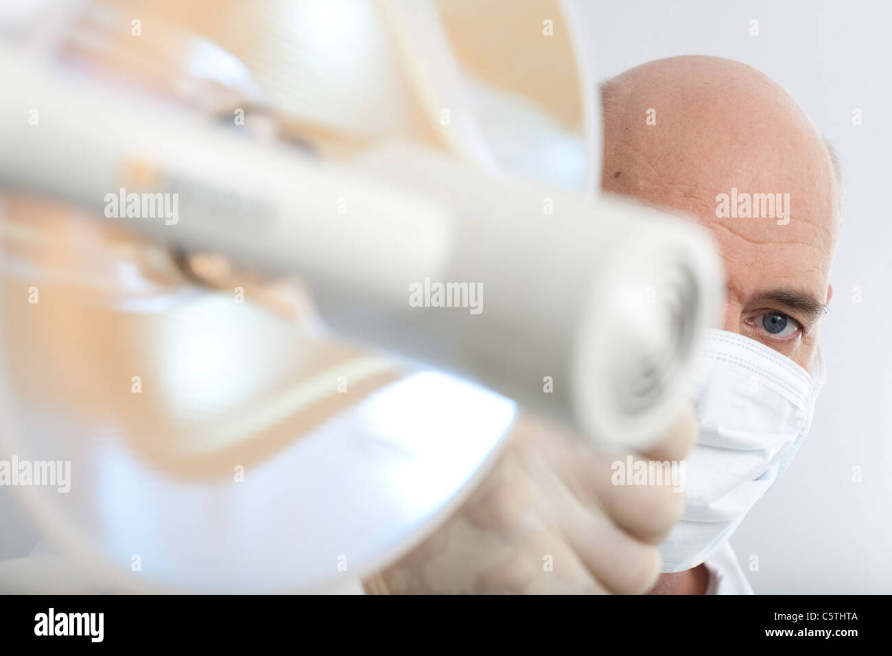 Germany, Bavaria, Landsberg, dentiste, portrait Banque D'Images