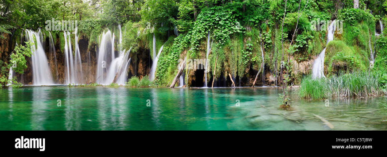 L'Europe, Croatie, Dubrovnik, vue de cascade à Plitvice Lakes National Park Banque D'Images