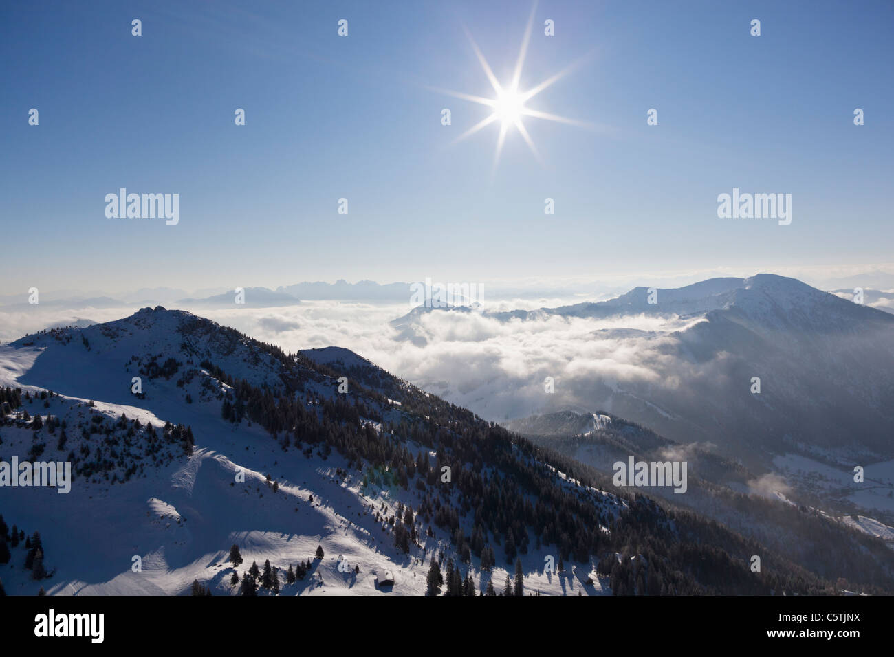 L'Allemagne du Sud, Orange, voir des alpes européennes à partir de la montagne Wendelstein Banque D'Images