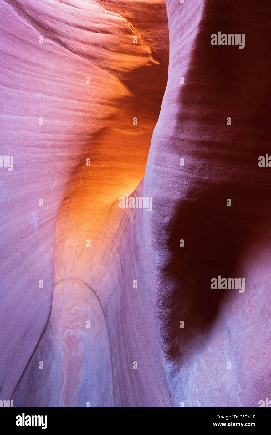 USA, Utah, Grand Staircase Escalante National Monument, Peek-a-boo Slot Canyon Banque D'Images