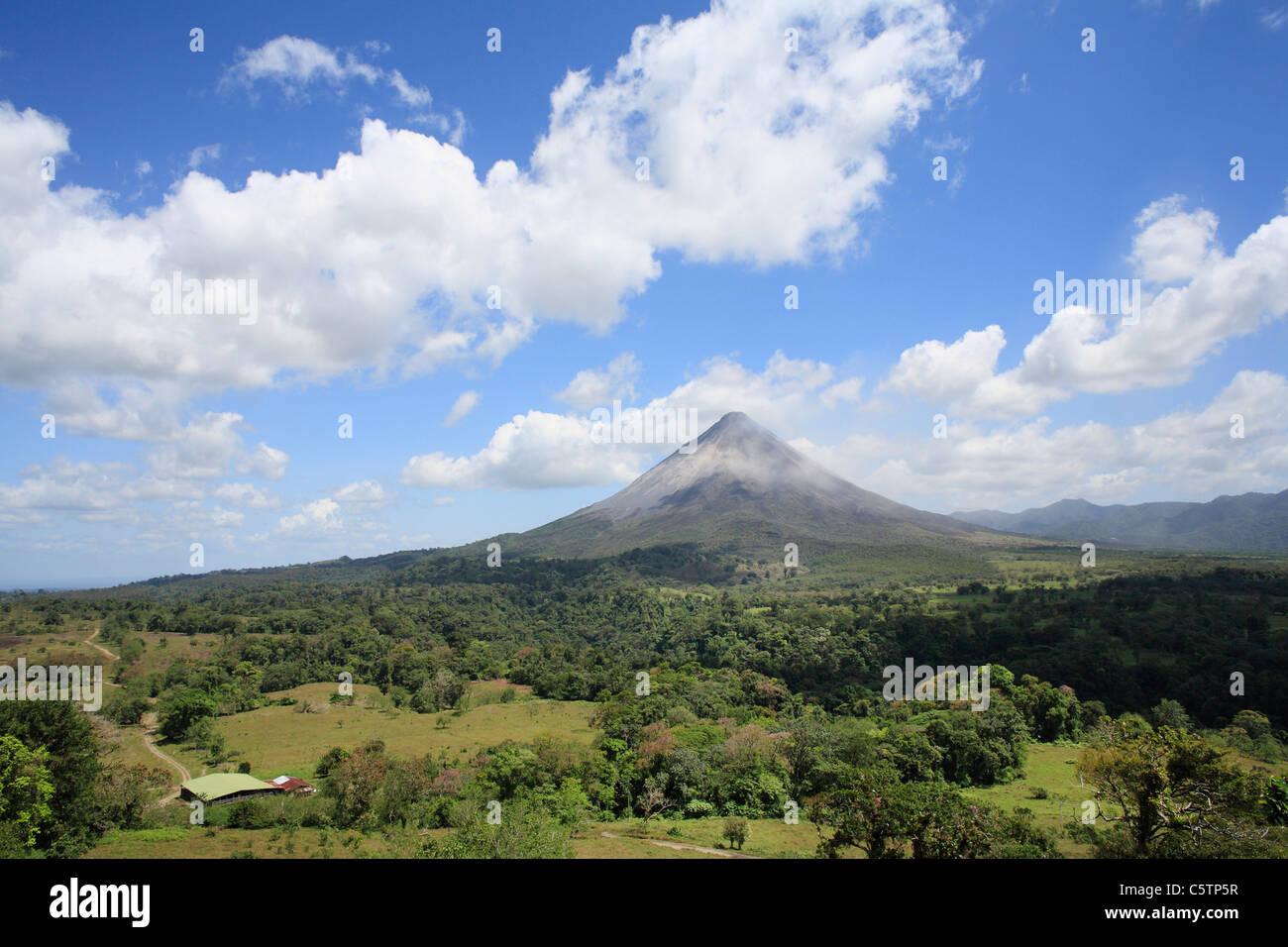 Costa Rica, vue sur volcan actif près de arenal Fortuna Banque D'Images