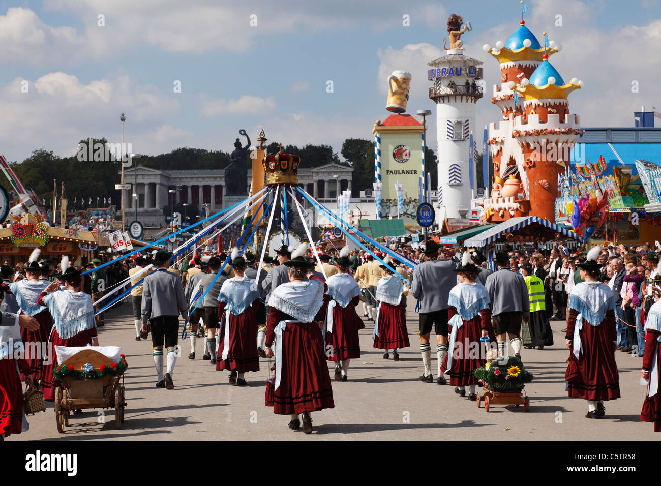 Allemagne, Berlin, Munich, Oktoberfest costume local group de procession Banque D'Images