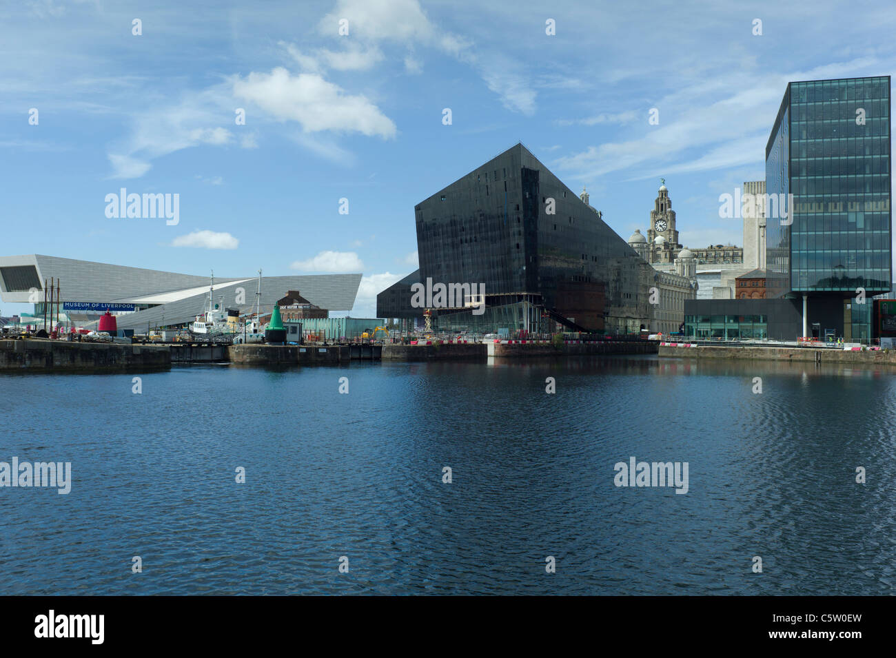 L'île de Mann immeuble Museum de Liverpool et Les Trois Grâces de l'Albert Dock Liverpool Angleterre Banque D'Images