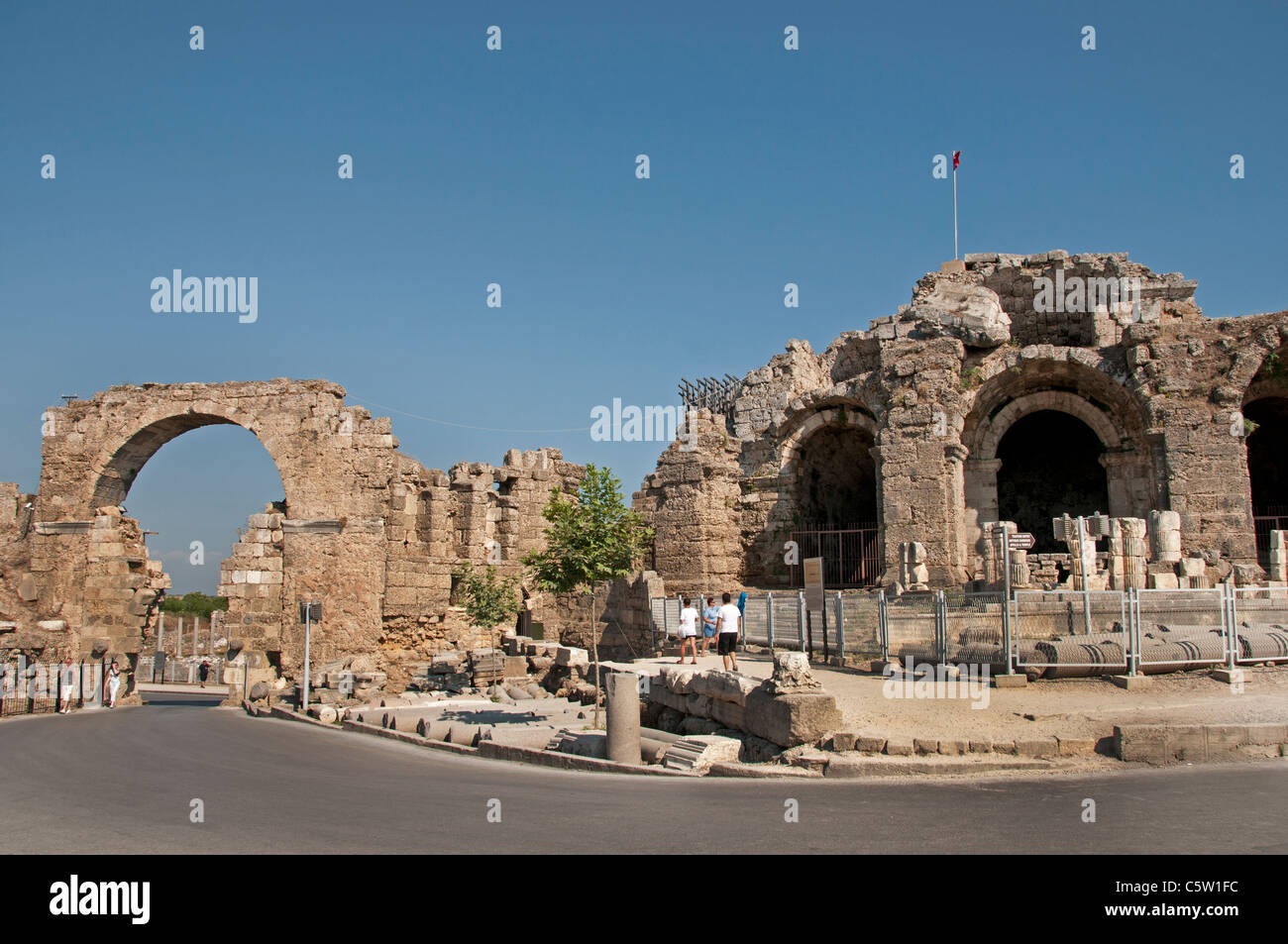 Side Turquie ruines arc romain archéologie Town City Banque D'Images