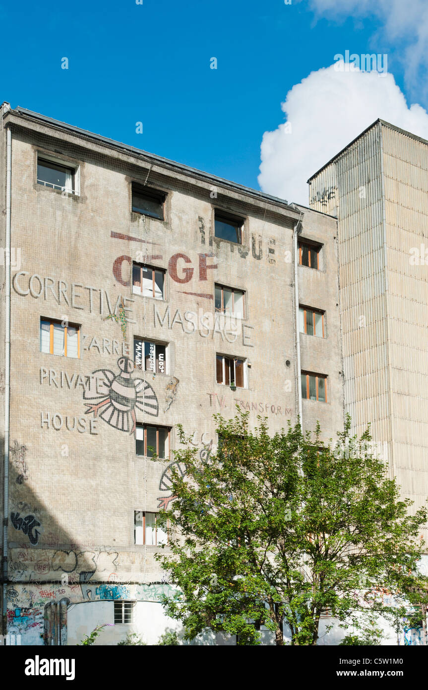 Les frigos, un entrepôt industriel re-converti en un site de production dans le quartier moderne de Paris Rive Gauche. Banque D'Images