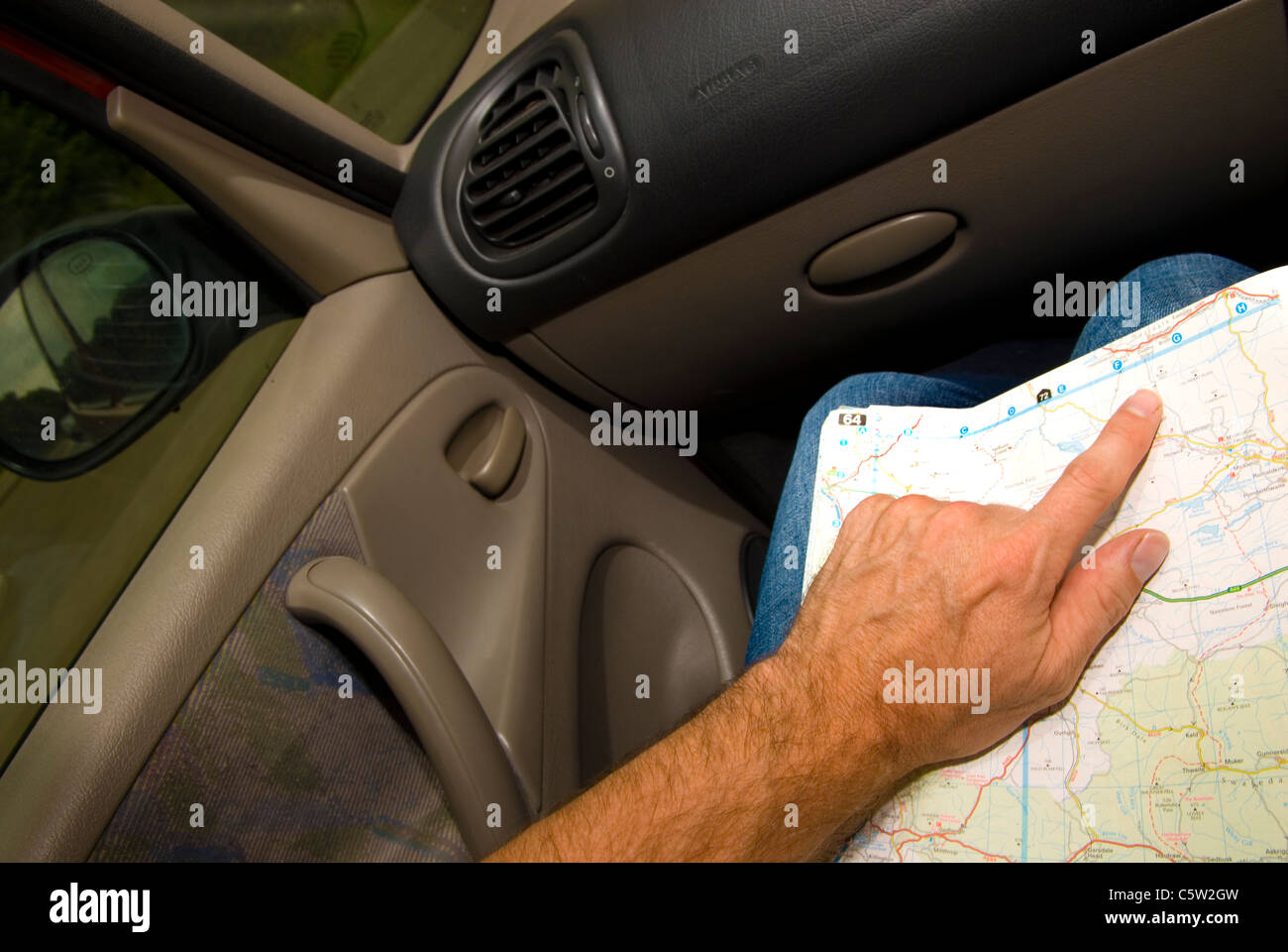 Passager de voiture vers une destination sur une carte Banque D'Images