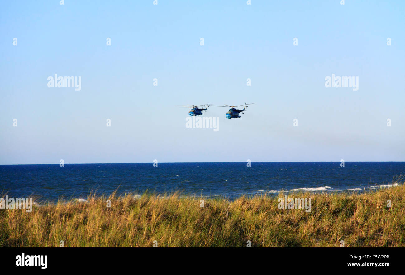 Mi-14 (Mi-14PŁ, Haze) hélicoptères patrouiller sur la mer Baltique, Pologne Banque D'Images Mi-14 (Mi-14PŁ, Haze) hélicoptères patrouiller sur la mer Baltique, Pologne Banque D'Images