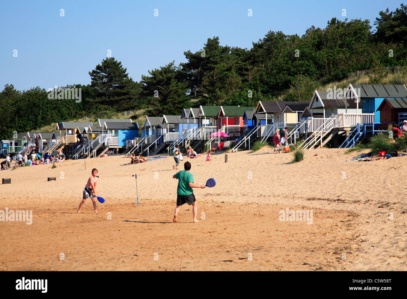 Les personnes bénéficiant de la plage de Wells Beach Norfolk UK Banque D'Images